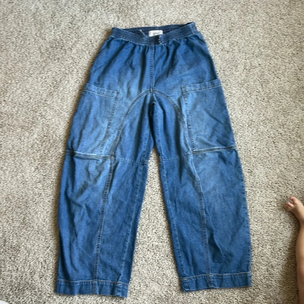 URBAN OUTFITTERS BARREL JEANS